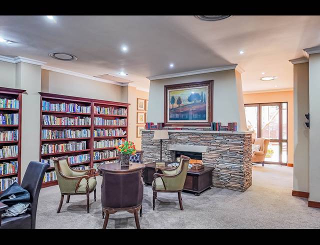 1 BEDROOM APARTMENT FOR SALE IN NEWLANDS